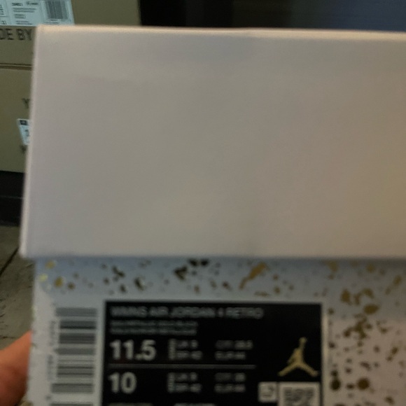 Jordan 4 metallic gold women’s don’t come with tag - Picture 2 of 2